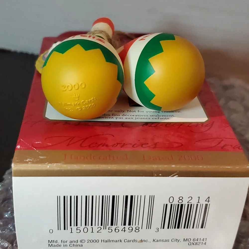 Vintage Hallmark Keepsake Ornament Feliz Navidad Maracas Ornament 2000 - Picture 6 of 6